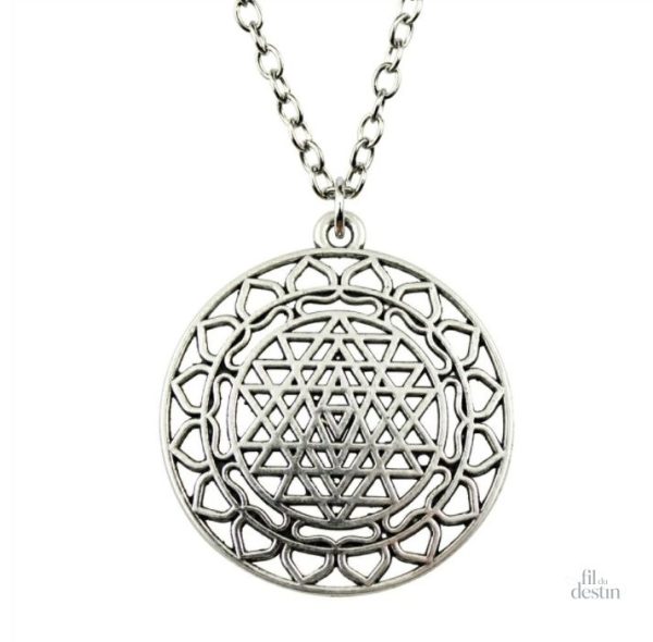 Amulette porte-bonheur au shri yantra, symbole de prospérité