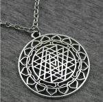 Amulette shri yantra pour attirer chance et équilibre spirituel
