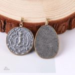 Amulette traditionnelle thaï, symbole de foi et chance