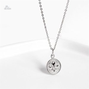 Amulette décorative inspirée de la fleur de lys