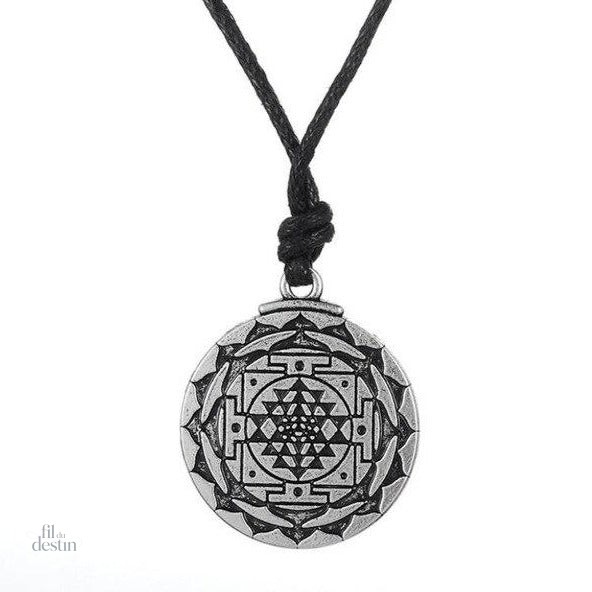 amulette-decoree-du-shri-yantra-1 Amulette décorée du Shri Yantra, symbole de prospérité