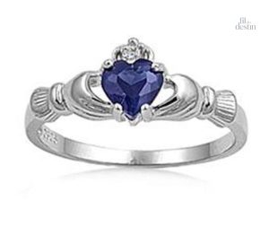 Bijou Claddagh avec cœurs entrelacés
