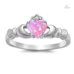 Porte-bonheur irlandais : anneau Claddagh élégant