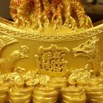 Élégant arbre d'or, reflet de prospérité et de sagesse
