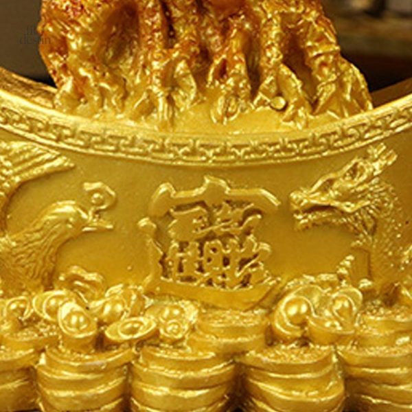 Élégant arbre d'or, reflet de prospérité et de sagesse