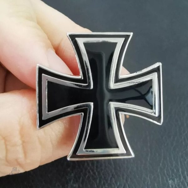 Broche croix de fer, symbole de protection et chance
