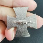 Insigne porte-bonheur croix de fer, style classique