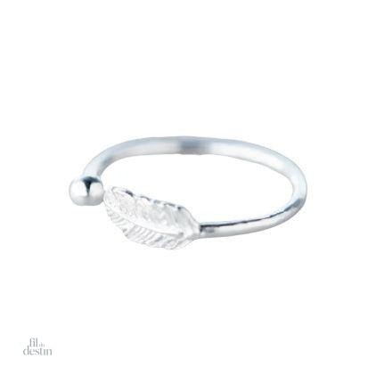 bague-a-la-plume-simple-1 Bague plume simple en argent, symbole de chance et de protection