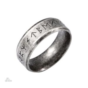 Bague ancienne gravée de runes, style porte-bonheur