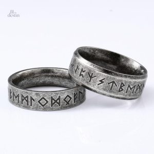 Bague gravée, style ancien et runes protectrices