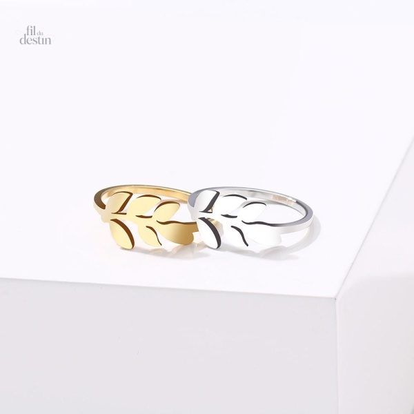 Design intemporel de bague avec motifs de laurier symboliques