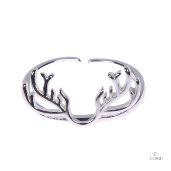 bague-aux-cornes-de-cerf-1 Bague en bois de cerf, accessoire porte-bonheur élégant