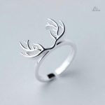 Bague porte-bonheur en bois de cerf naturel