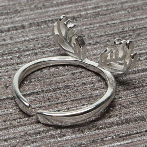 Design unique de bague bois de cerf, symbole de chance