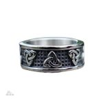 Bague triquetra aux motifs alternés, symbole porte-bonheur
