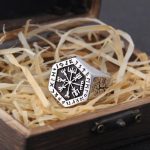 Bague porte-bonheur avec gravure Vegvisir