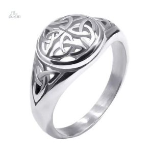 Bague triquetra porte-bonheur en design élégant
