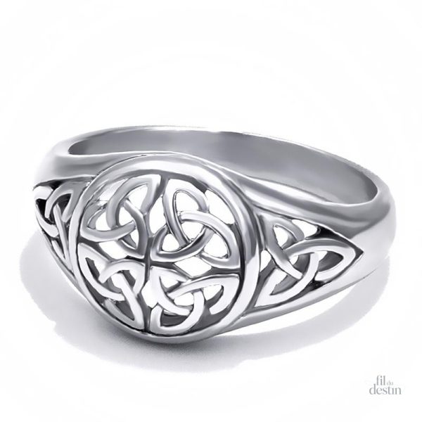 Bague triquetra symbolique pour attirer la chance