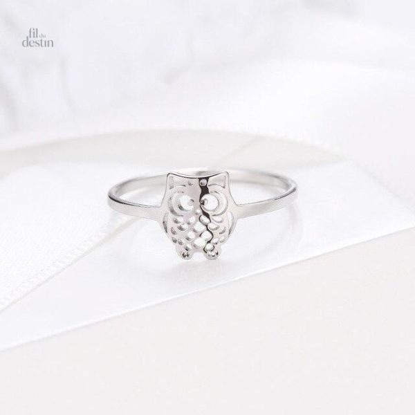 Bague porte-bonheur avec motif de chouette stylisée