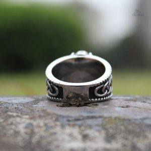 Bague porte-bonheur inspirée du marteau de Thor