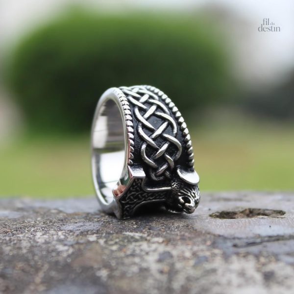 Bague en hommage au célèbre marteau de Thor