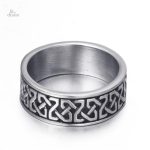 Bague celtique symbolisant l'infini et la chance