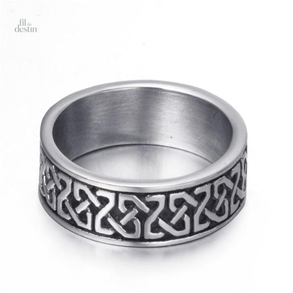 Bague celtique symbolisant l'infini et la chance