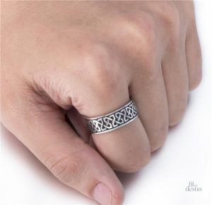Bague porte-bonheur en forme de nœud celte
