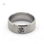 Bague Om moderne, symbole de spiritualité et de chance