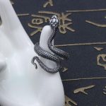 Bague enroulée, serpent stylisé pour un look audacieux