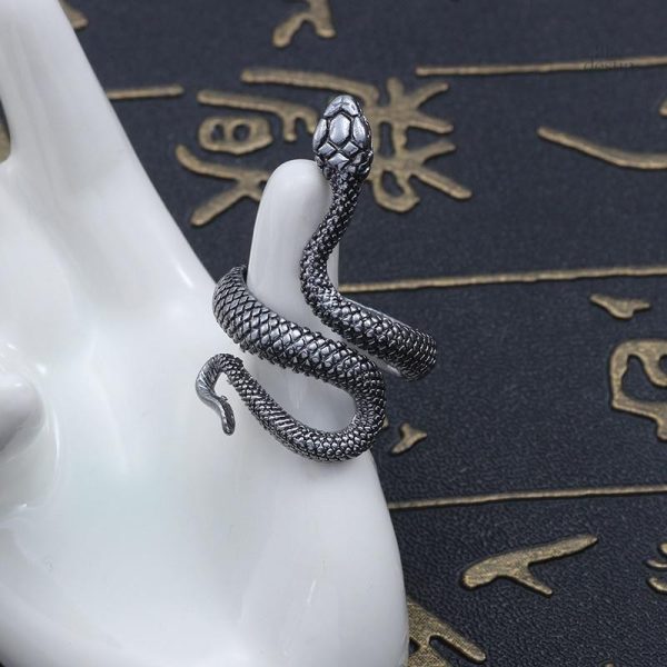 Bague enroulée, serpent stylisé pour un look audacieux