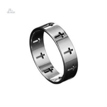 bague-gravee-de-la-croix-chretienne-1 Bague gravée croix chrétienne en métal, symbole spirituel