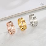 Accessoire religieux, bague avec inscription de la croix chrétienne
