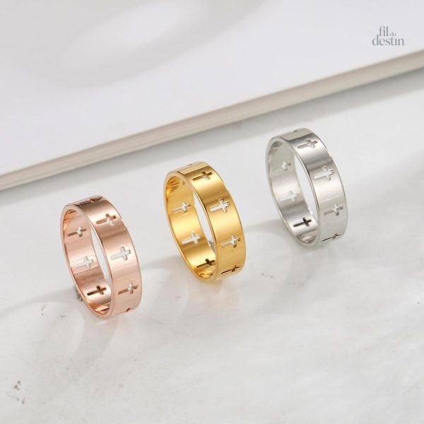 Accessoire religieux, bague avec inscription de la croix chrétienne