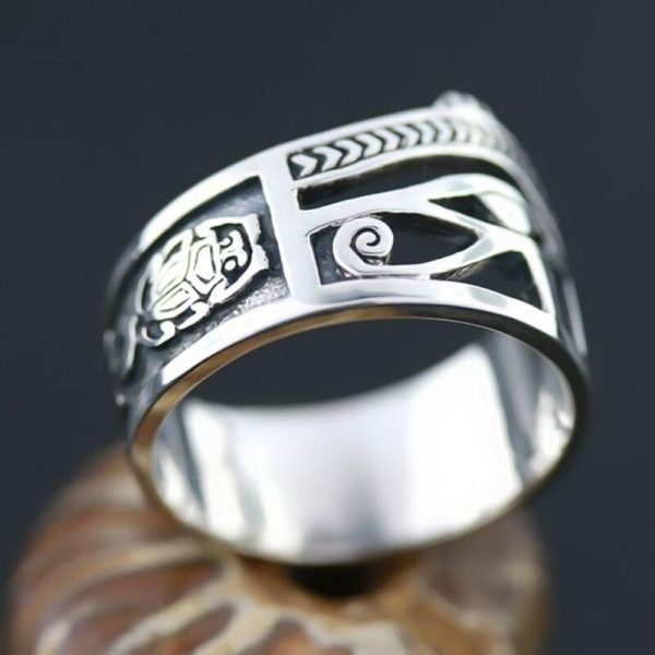 Bague porte-bonheur, gravure œil d'Horus élégante