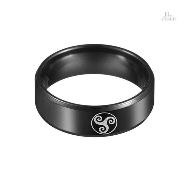 bague-moderne-decoree-du-triskel-1 Bague moderne triskel, symbole de chance et de protection