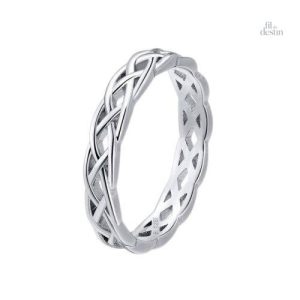 Bague celtique en forme de nœud infini, symbole de chance