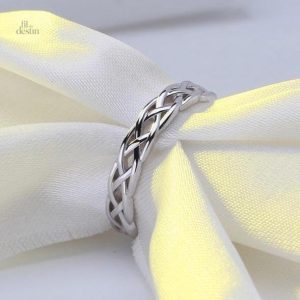 Bague porte-bonheur avec motif de nœud celtique intemporel