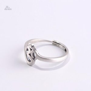 Bague porte-bonheur avec symbole Om stylisé