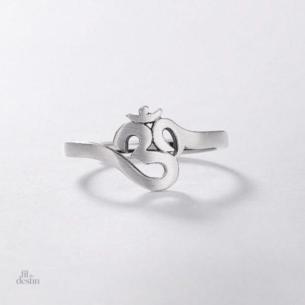 Accessoire spirituel : bague Om pour attirer la chance