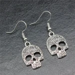 Boucles d'oreilles crâne avec éléments naturels