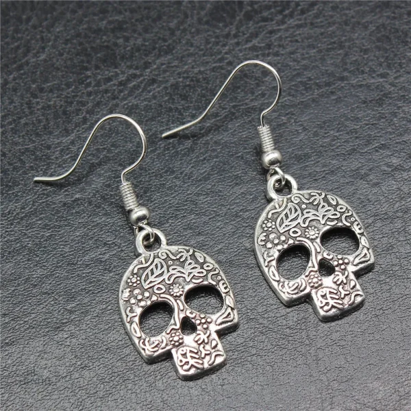 Boucles d'oreilles crâne avec éléments naturels