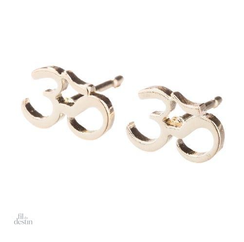 boucles-oreille-du-om-minimaliste-1 Boucles d'oreilles Om minimalistes en design épuré