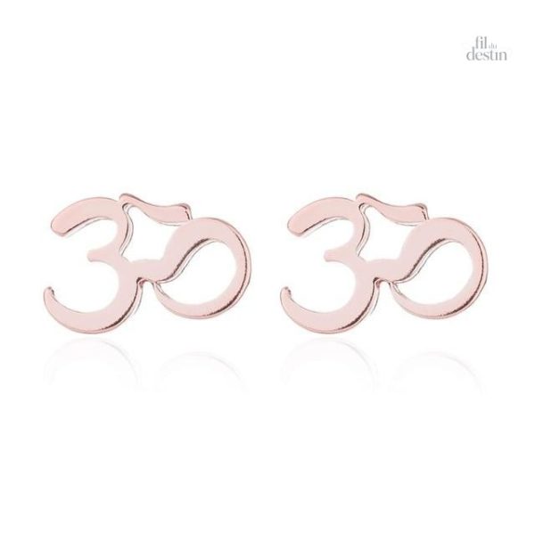 Bijoux Om minimaliste, parfaits pour un look tendance