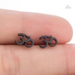 Accessoires de mode spirituels : boucles d'oreilles Om
