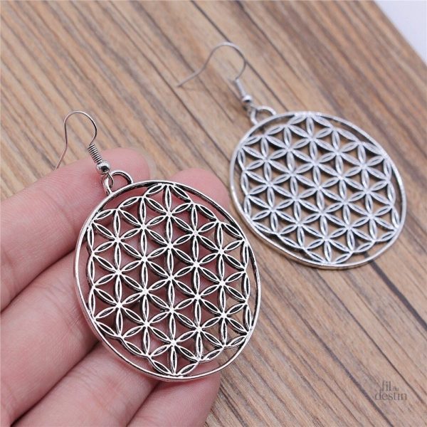 Boucles d'oreilles porte-bonheur avec motif floral