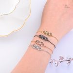 Bracelet porte-bonheur avec design délicat en double infini