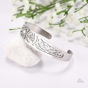 Accessoire nordique en forme de valknut, style tendance et significatif