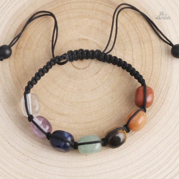 Bijou représentant les sept chakras en pierres naturelles