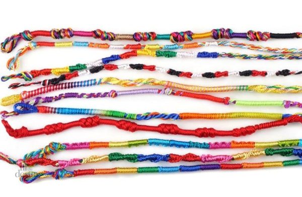 Bracelet porte-bonheur symbolisant l'amitié sincère